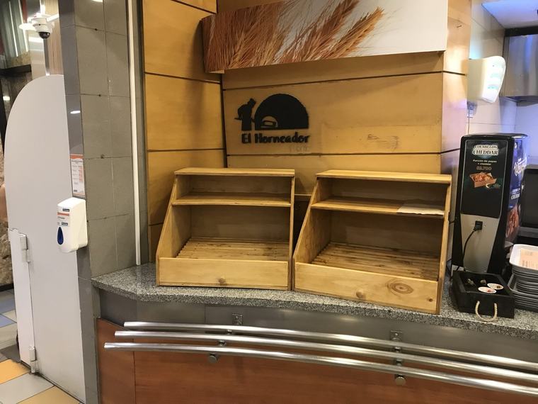 Exhibidores de panadería en punto de venta para El Horneador